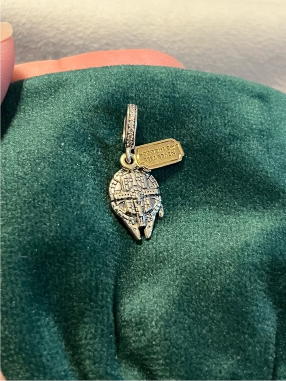 Pandora Star Wars Millennium
Falcon Dangle Charm
Good condition - Picture 6 of 6